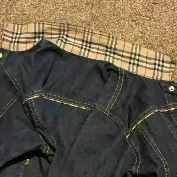 Burberry kids Jean jacket. Missing snap on left sleeve. Size 3. - Picture 12 of 12